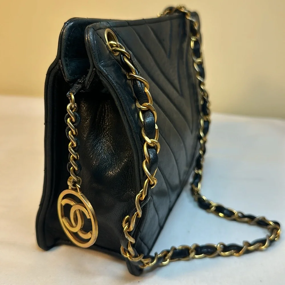 CHANEL Chevron Lambskin V Stitch Black 24K Goldplated Hardware, Serial 1 1989-91